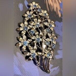 Vintage blue flower brooch